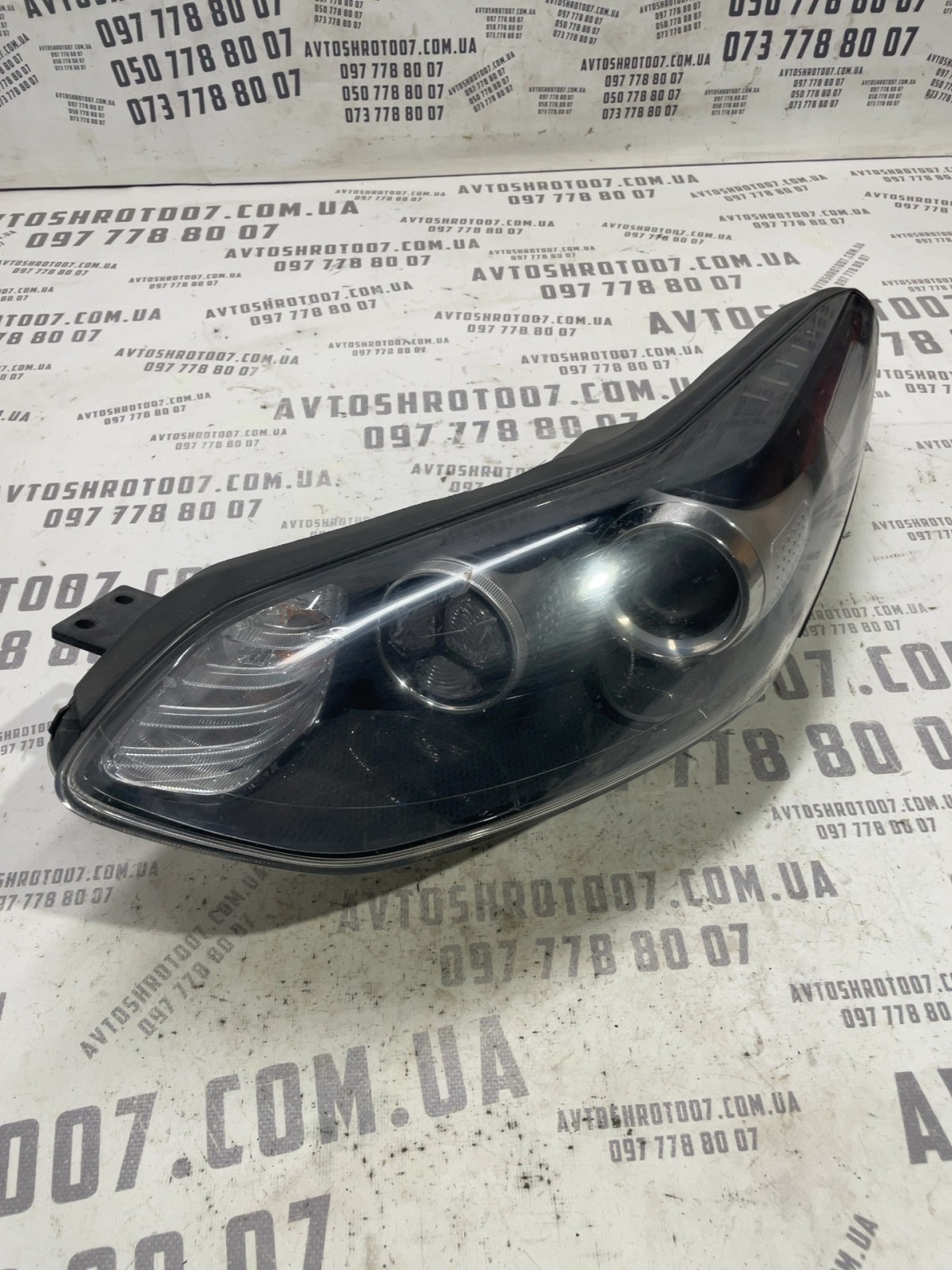 Фара передня ліва Kia Sportage (15-21) 92101F1110