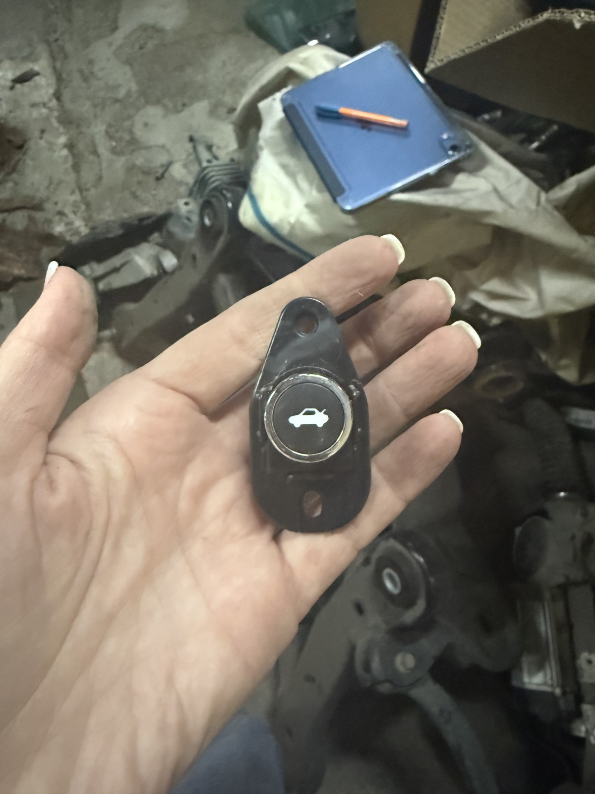 Кнопка Відкриття Багажника Chrysler 200 JS