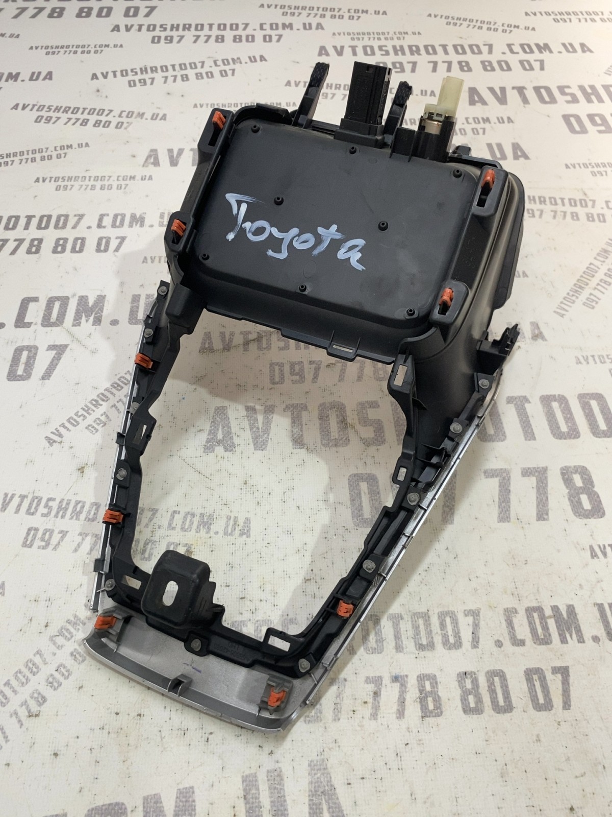 Накладка салону Toyota RAV4 5 (18-24) 5880542080