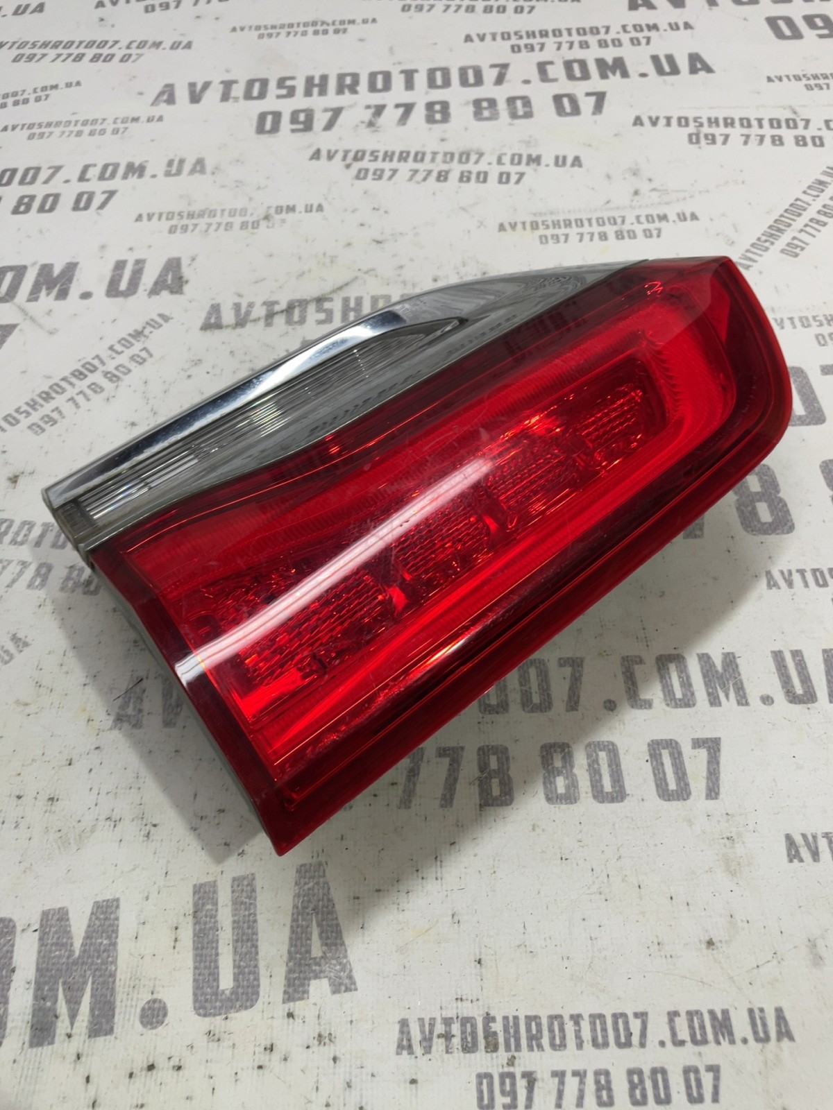 Ліхтар задній правий Jeep Grand Cherokee WK2 15 P68110046AC
