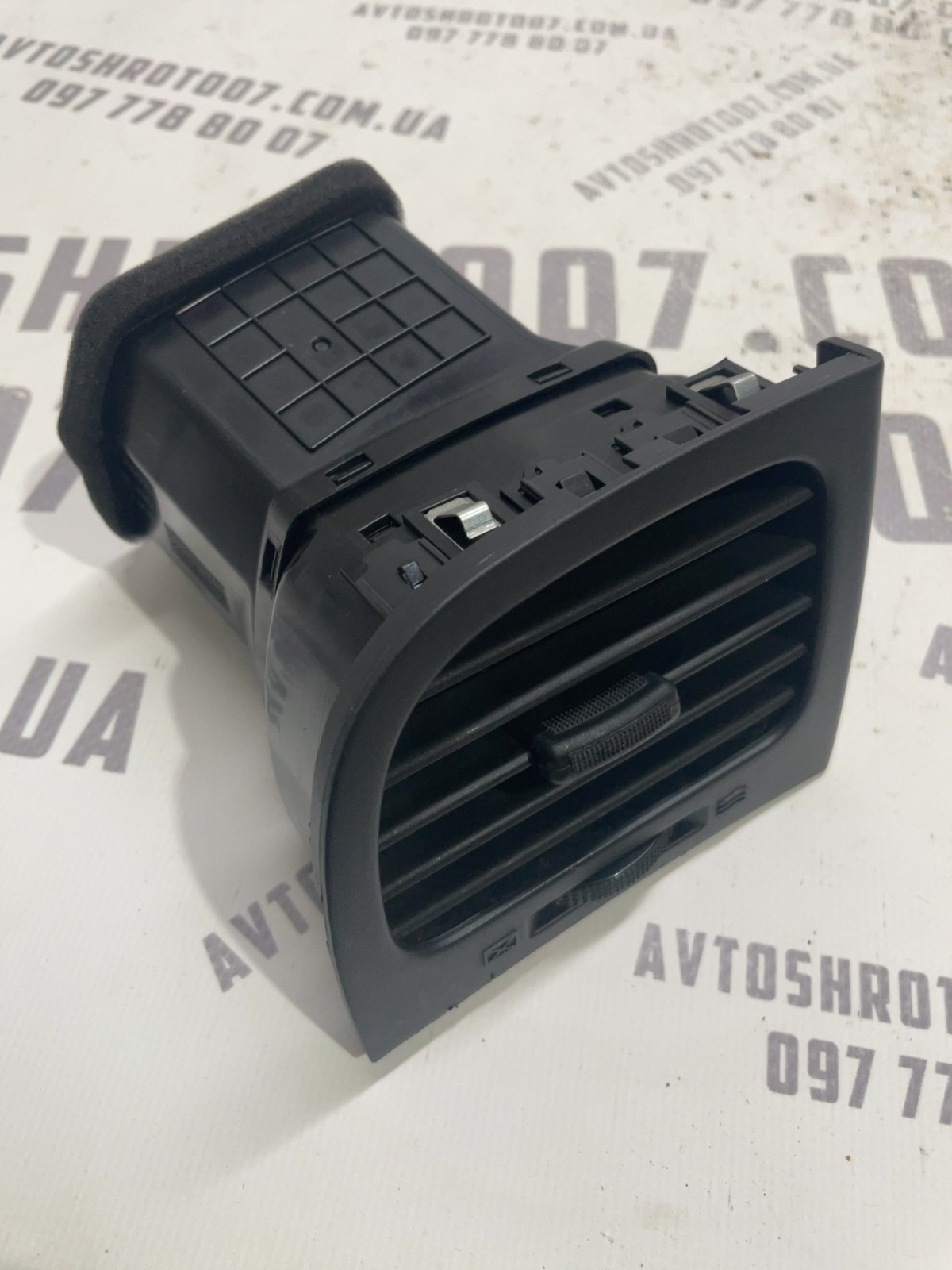 Дефлектор правий Hyundai Accent 3 (05-11) 1.5D 974801E000