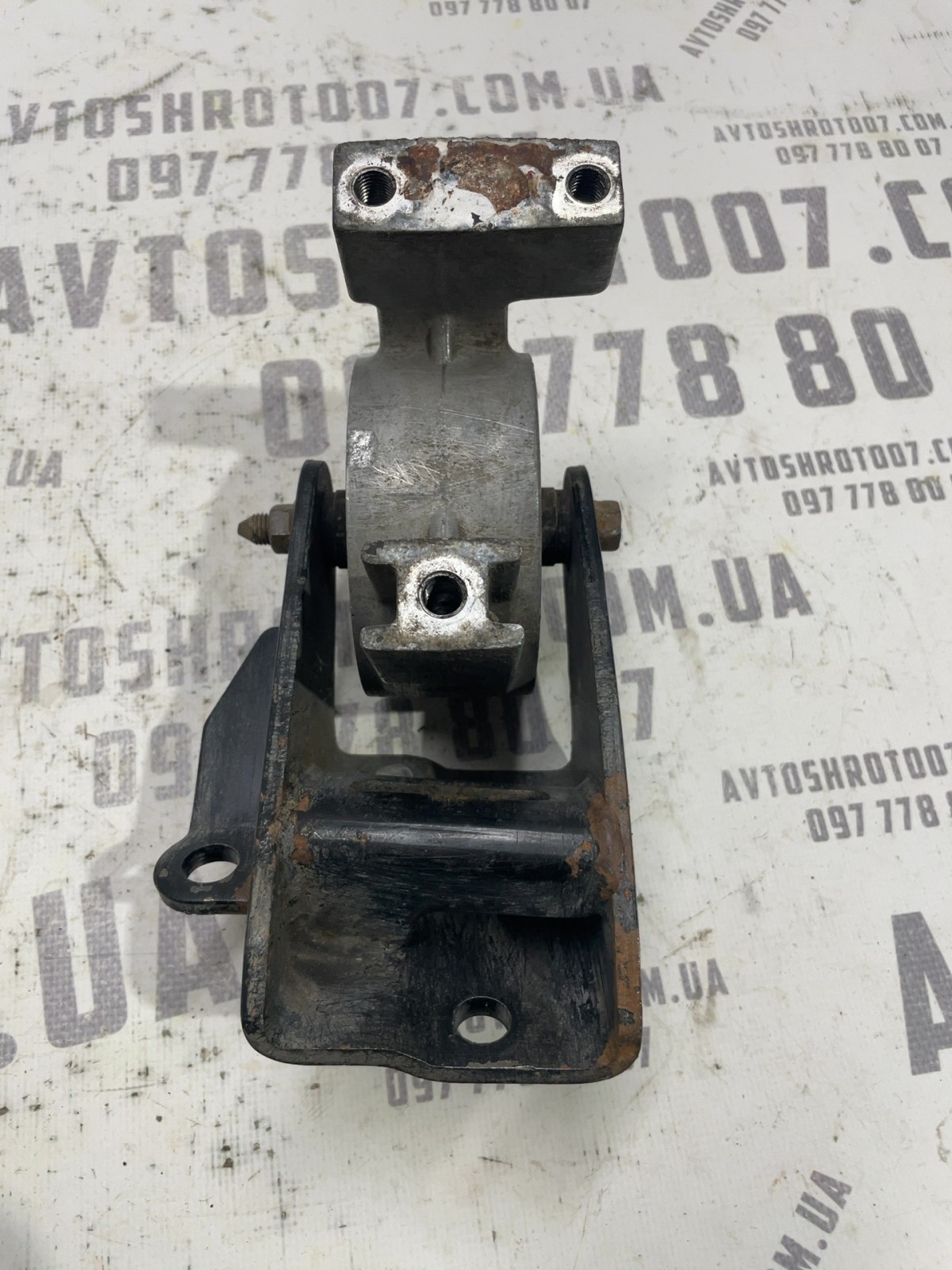 Подушка двигуна Hyundai Accent 3 06-11 1.5D нижня 219351E200