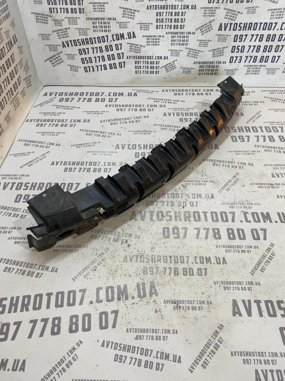 Абсорбер бампера передній Jeep Cherokee KL 68200495AB