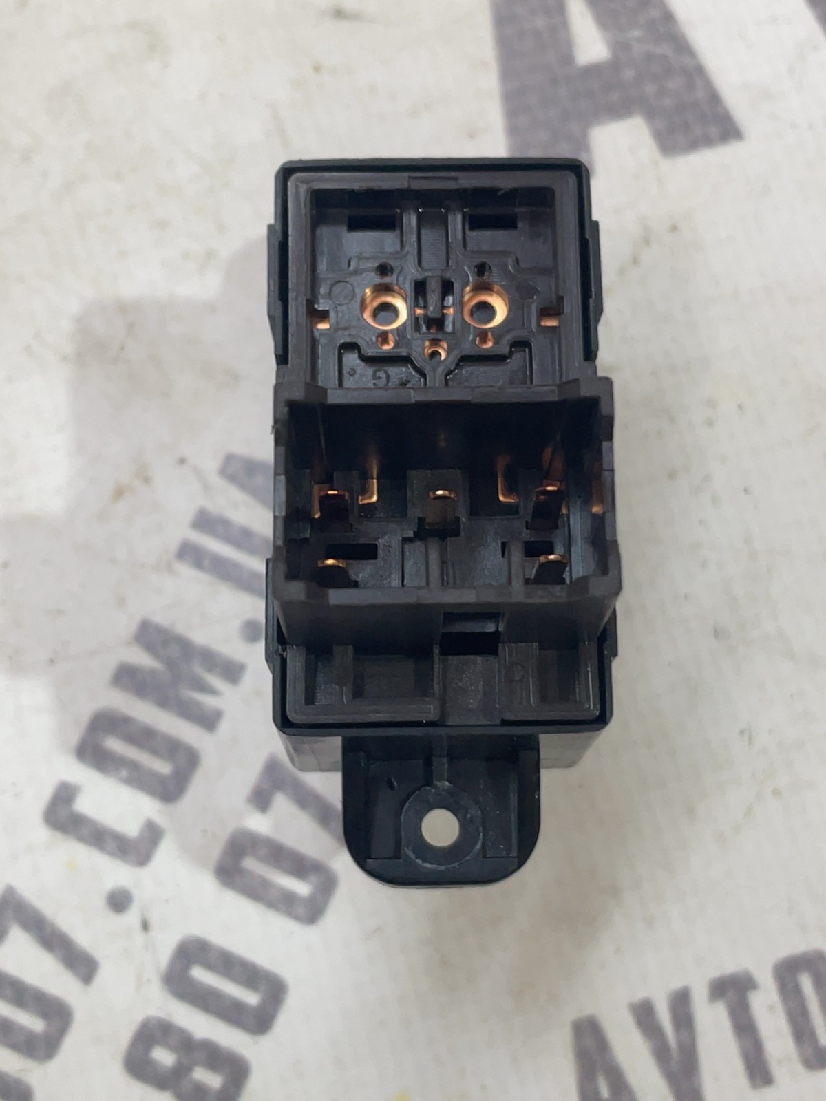 Кнопка склопідіймача Accent 3 06-10 1.5D п.пр OEM 202005491
