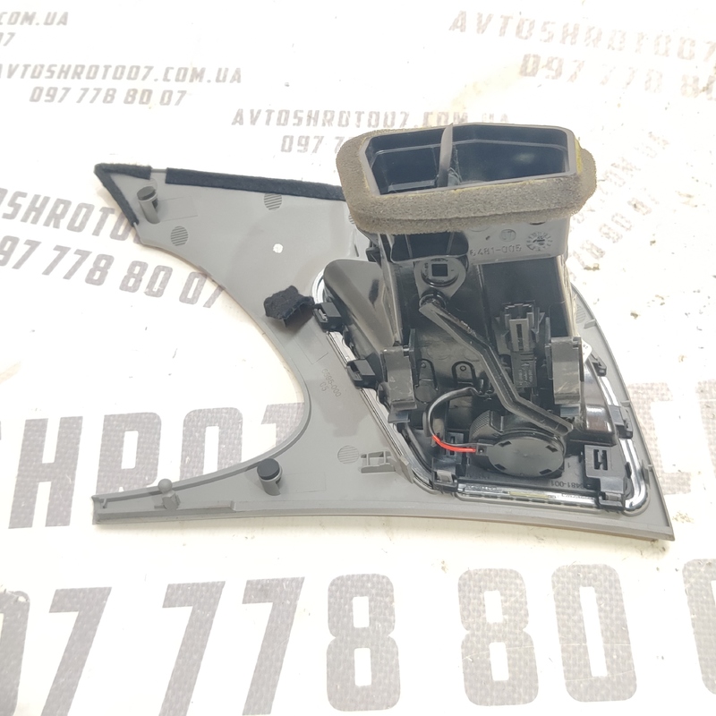 Дефлектор салону лівий Audi A4 B8 (07-15) 2.0 дизель
