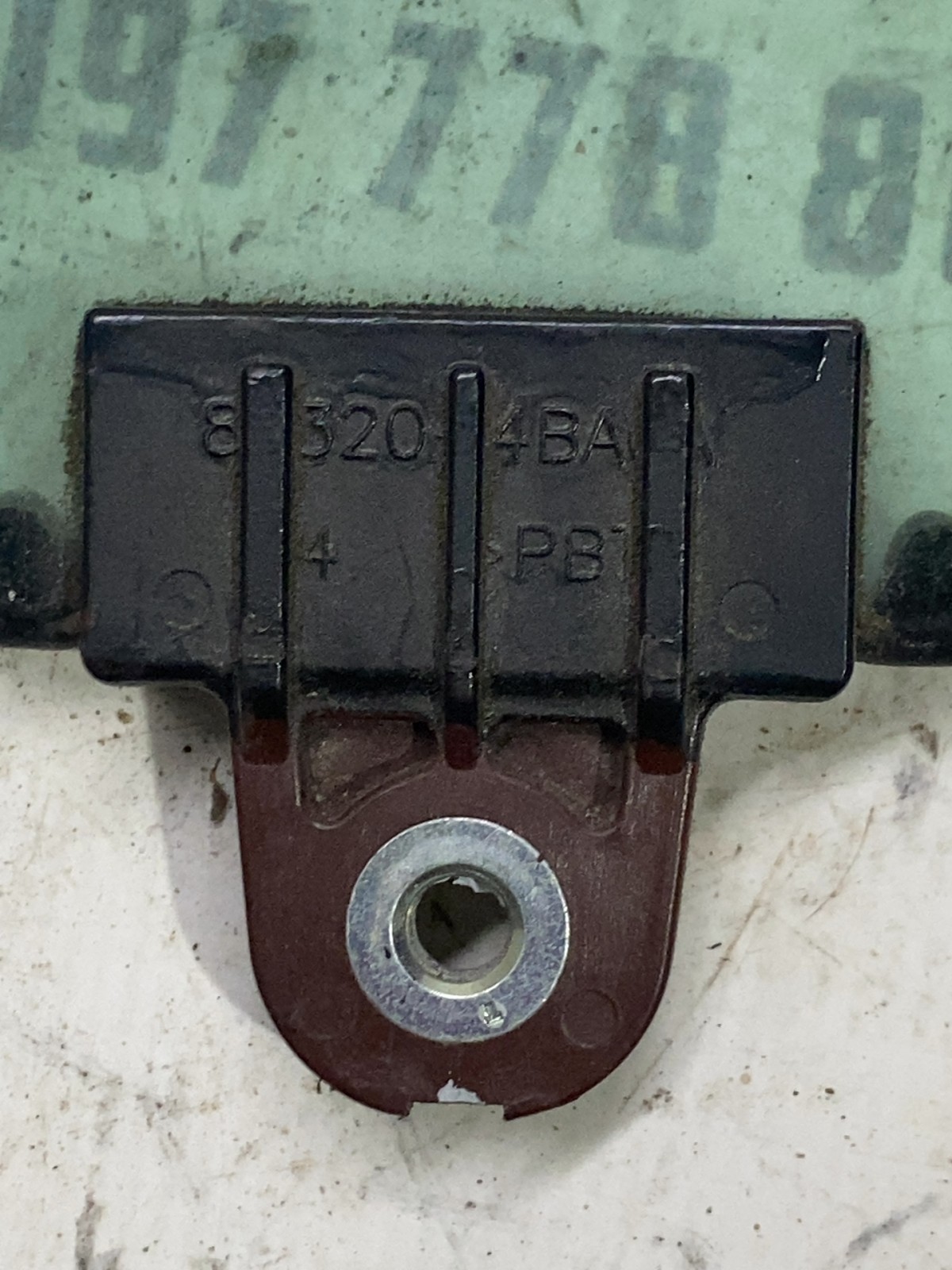 Скло дверей переднє ліве Jeep Compass MK (06-16)