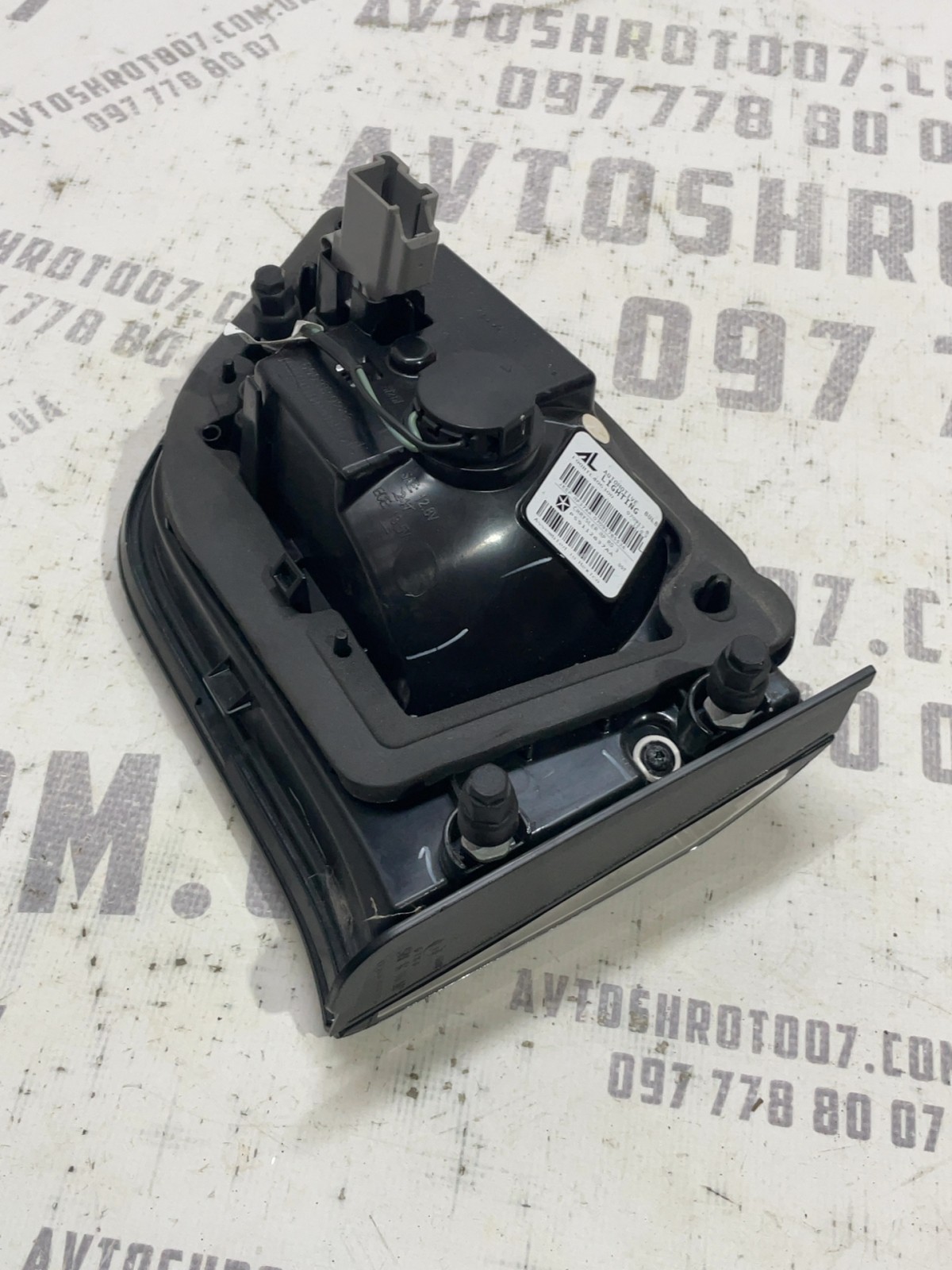 Ліхтар задній лівий Jeep Compass MK P55112837AA