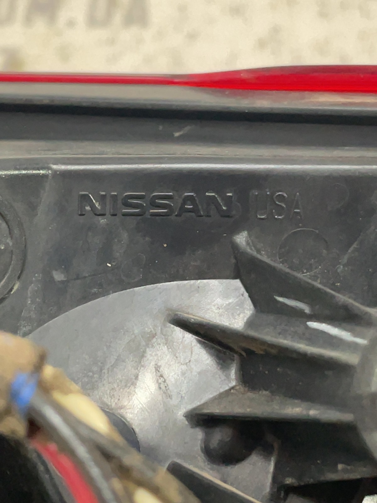 Ліхтар задній лівий Nissan Rogue T32 (13-20) 949648