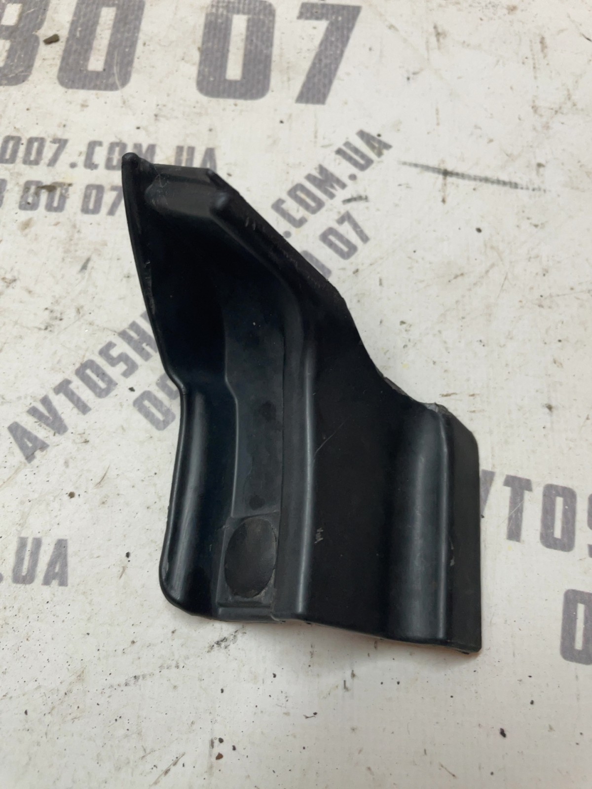 Накладка Hyundai Accent 3 (06-10) 1.5D права 861601E050