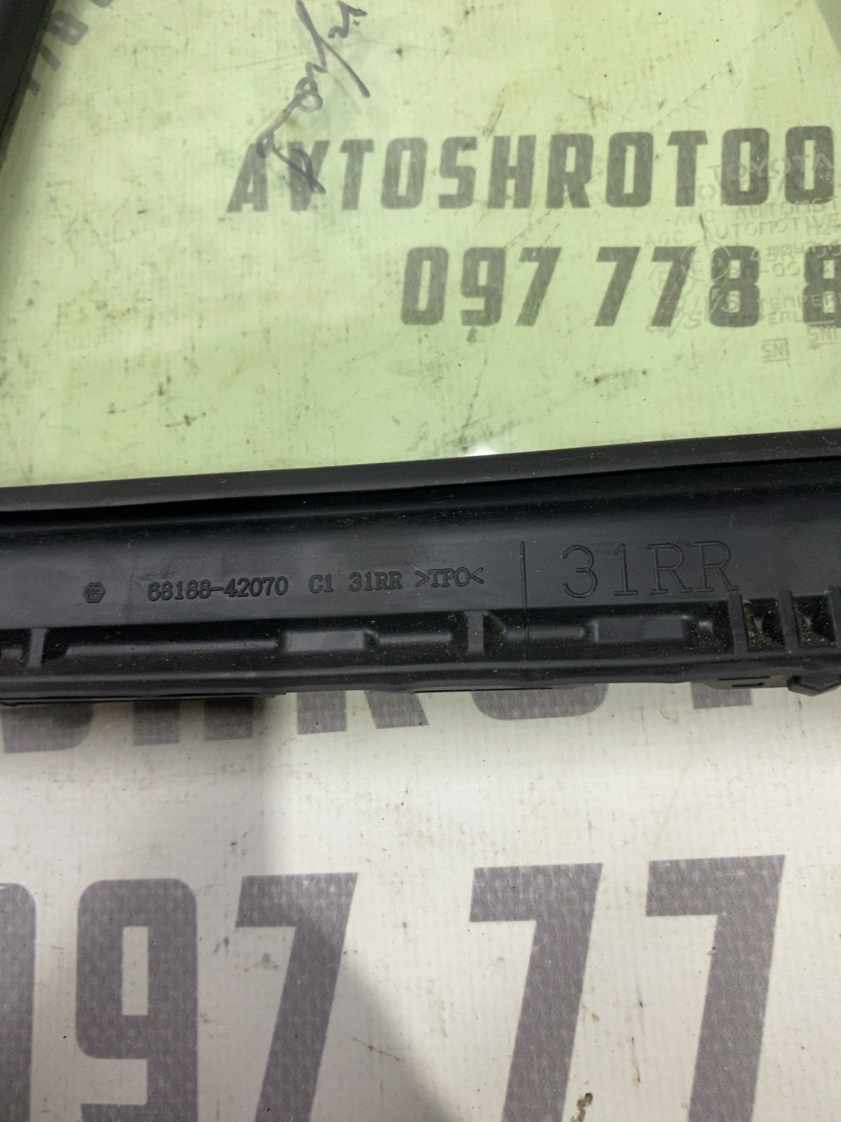 Скло дверей Toyota RAV4 5