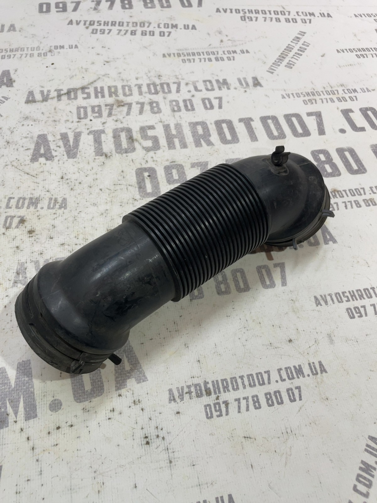 Патрубок повітряний Volkswagen Passat CC 35 1K0129684L