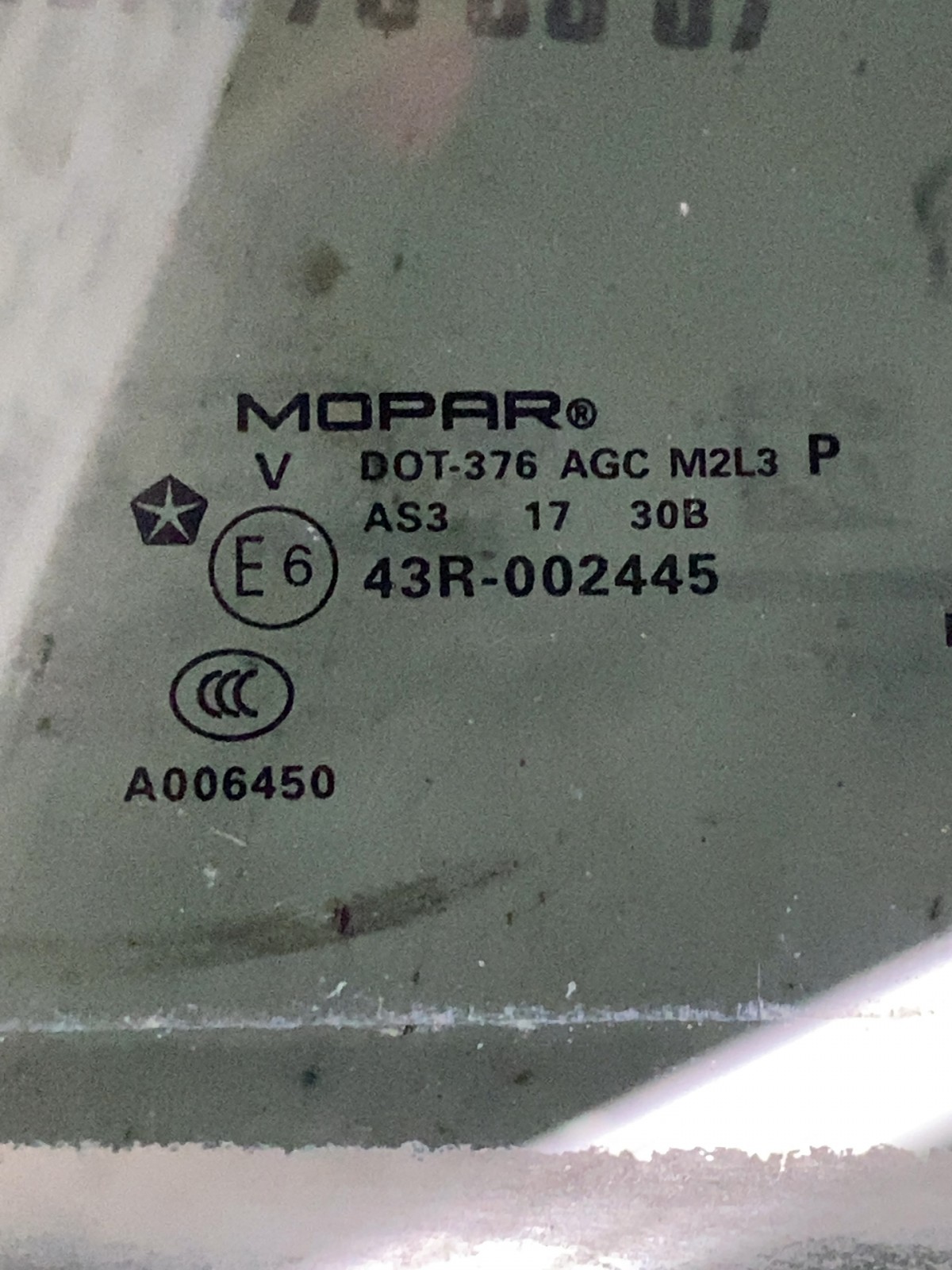 Скло дверей заднє праве Jeep Compass MP P68243939AB