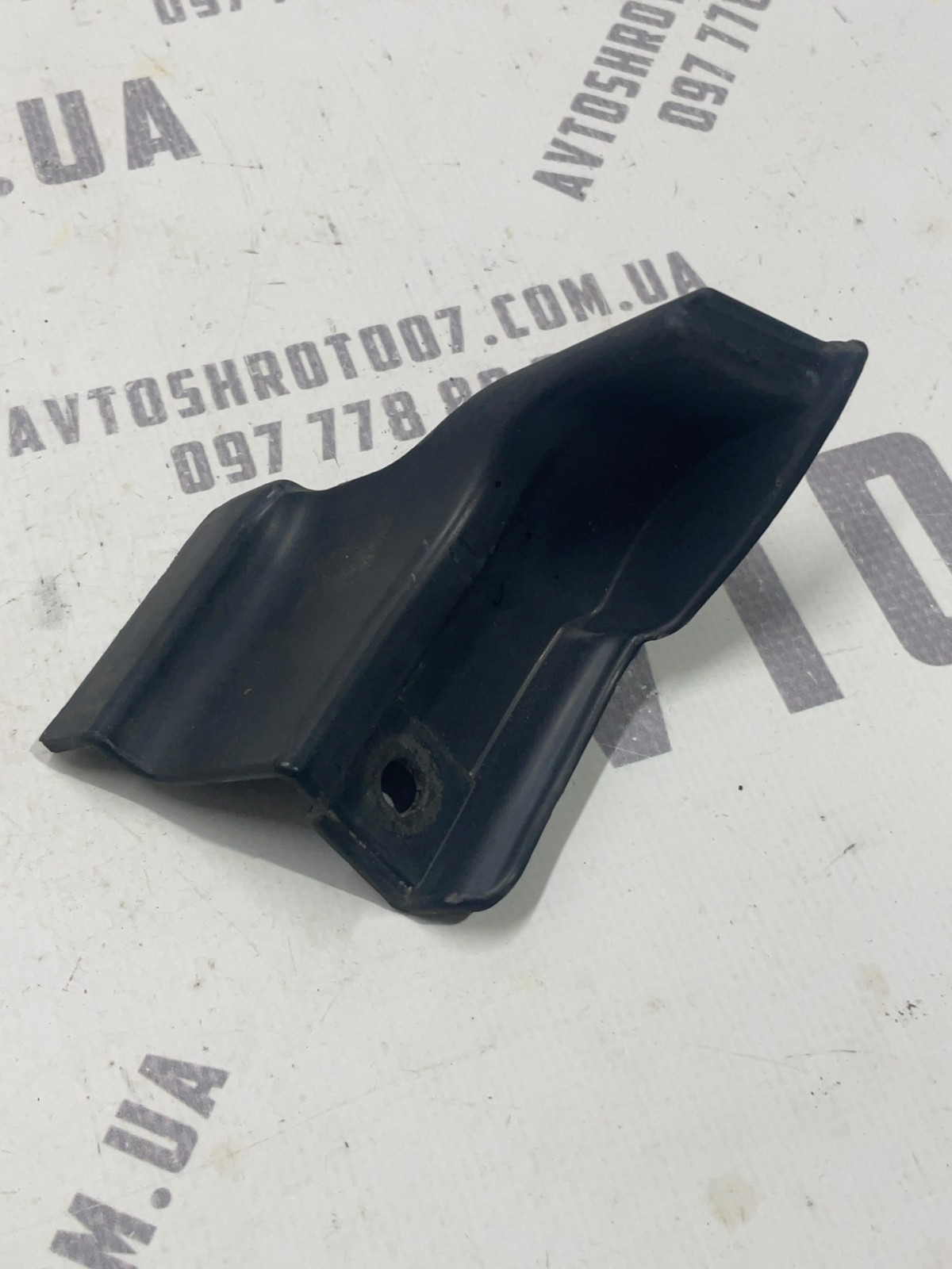 Накладка ліва Hyundai Accent 3 (06-10) 1.5D 861501E050