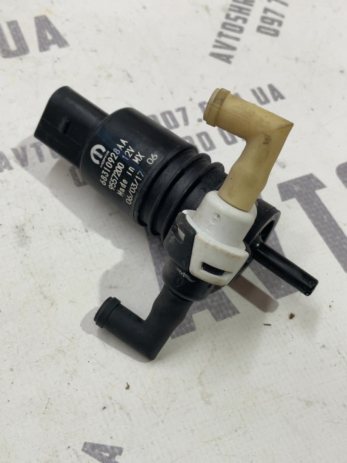 Насос омивача скла Jeep Compass MK OEM 68310928AA