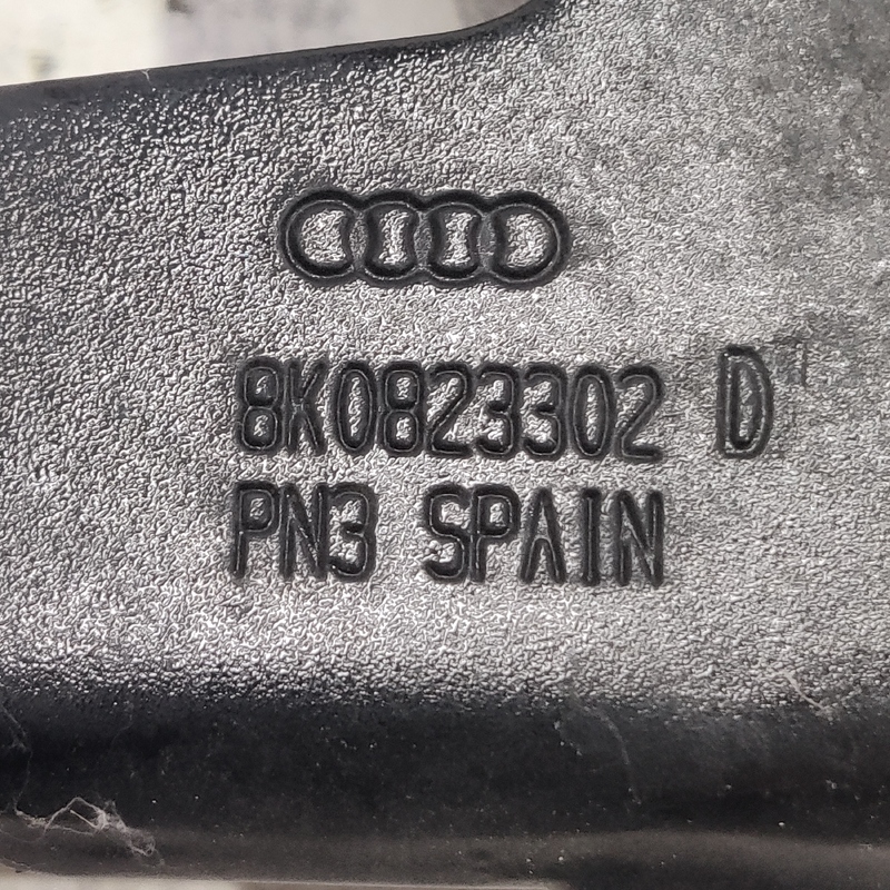Петля капоту права Audi A4 B8 (07-15) 2.0D