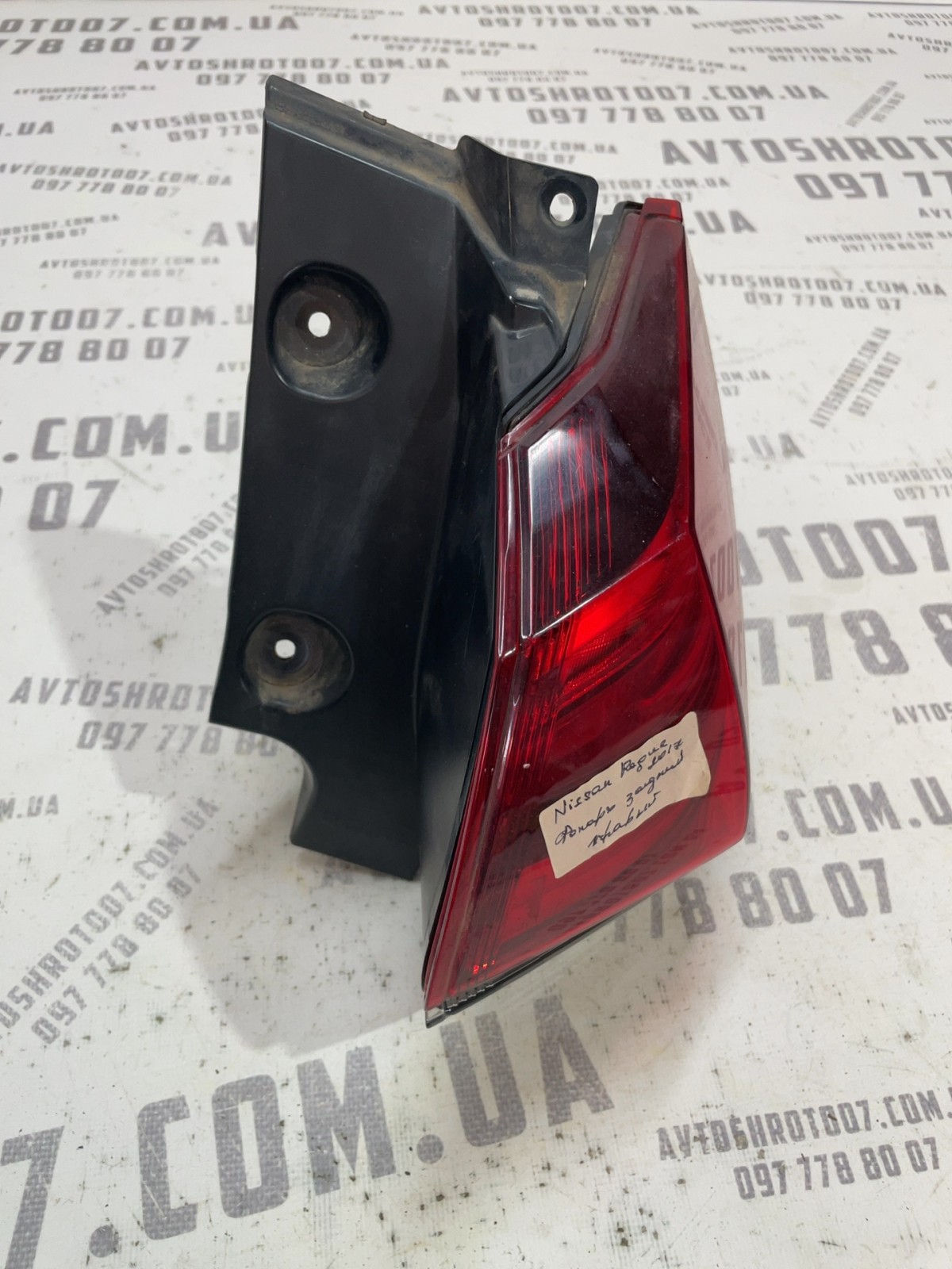 Ліхтар задній правий Nissan Rogue T32 (14-20) 949649