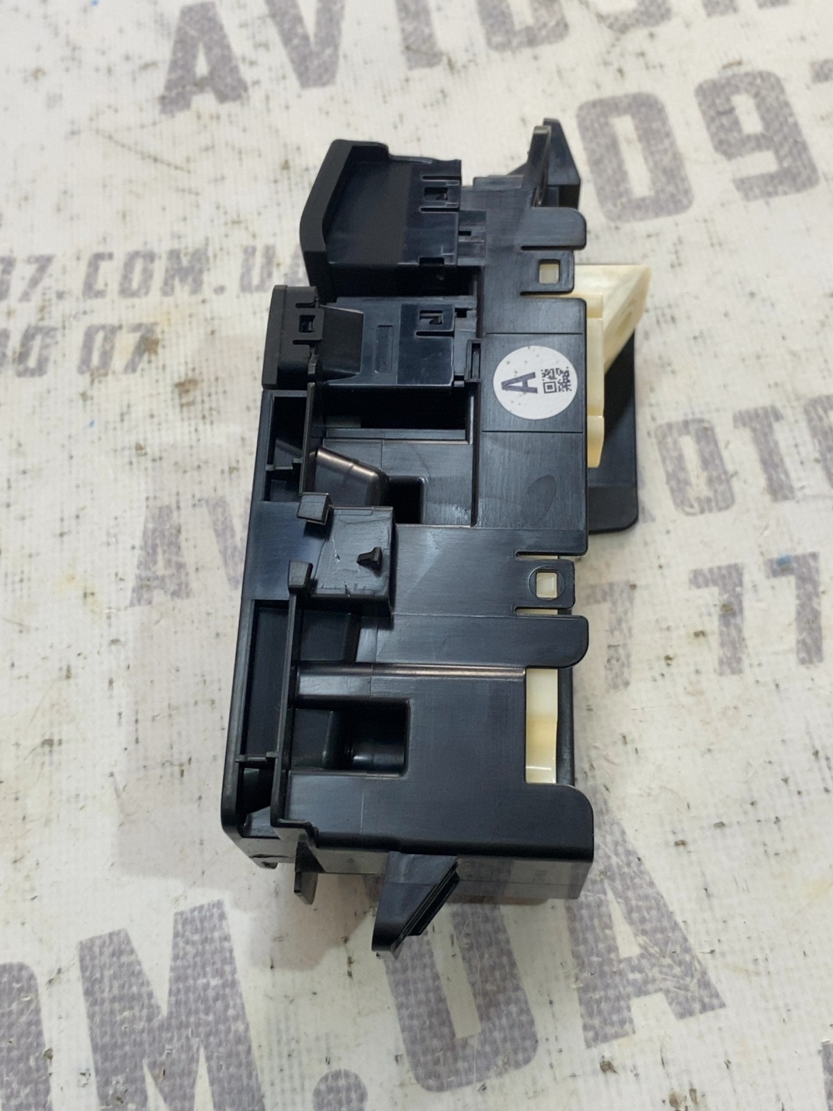 Кнопка ручного тормозу Toyota RAV4 5 75L720