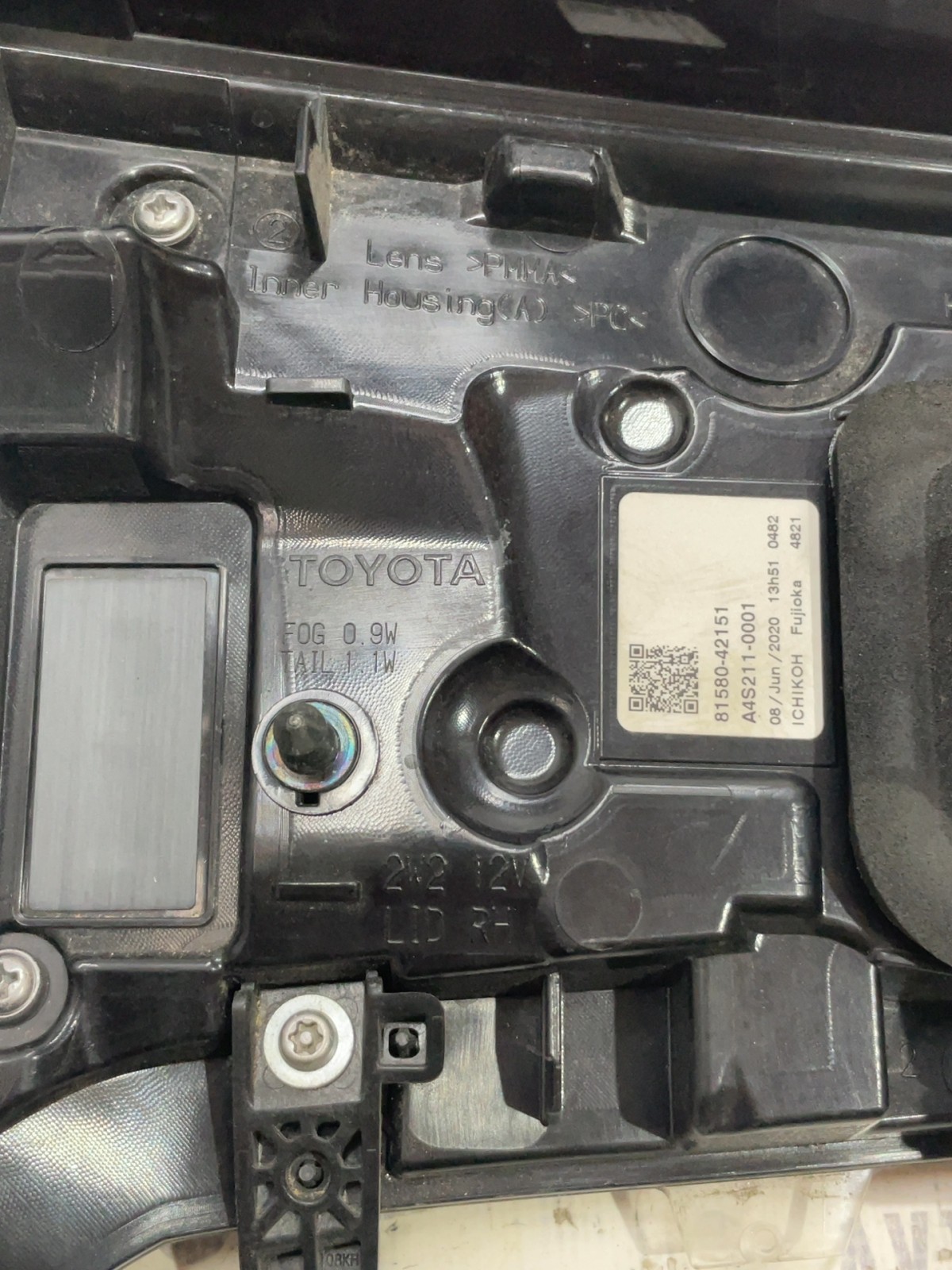 Ліхтар задній правий Toyota RAV4 5 (18-24) 8158042151