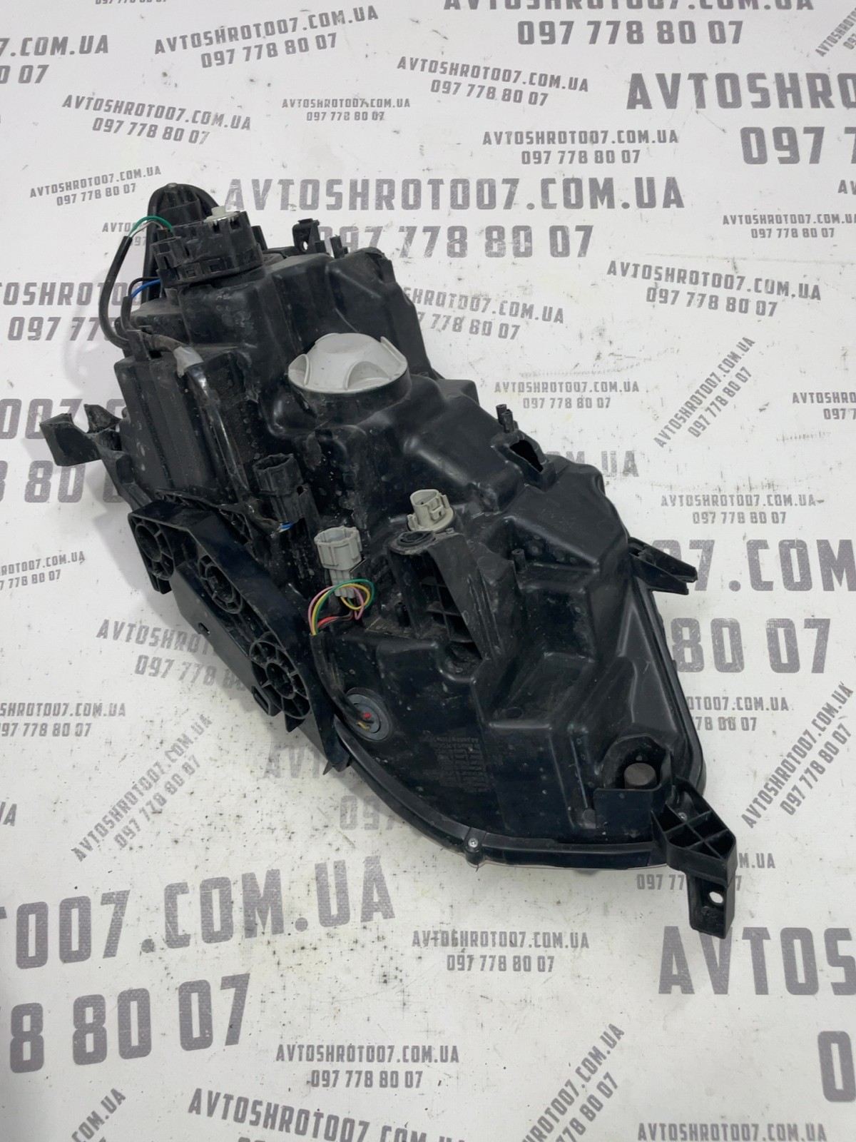 Фара передня ліва Nissan Rogue T32 10018841