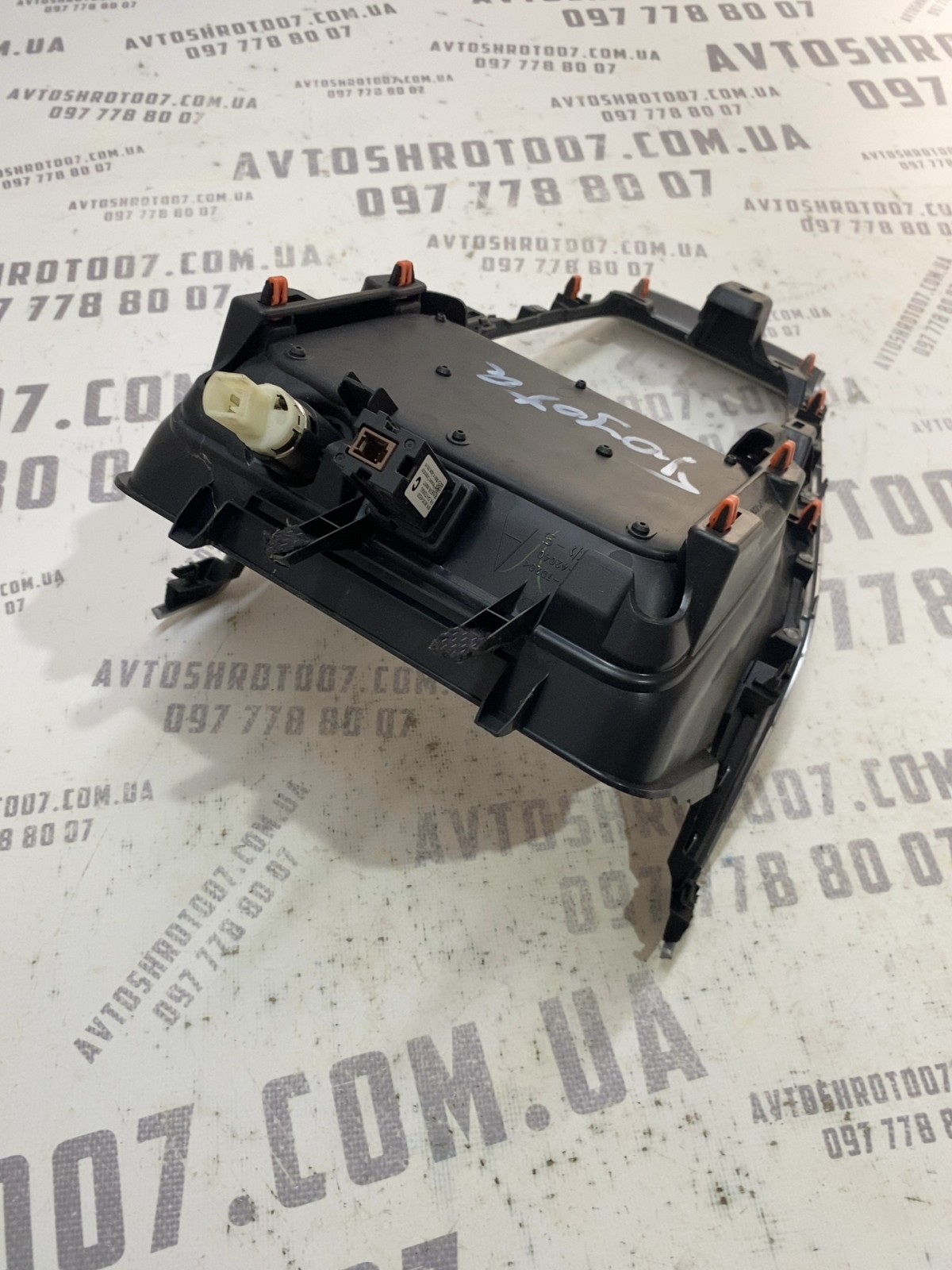 Накладка салону Toyota RAV4 5 (18-24) 5880542080