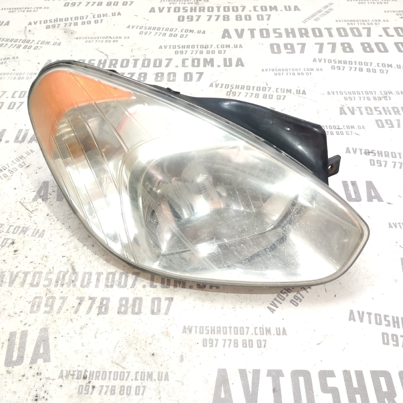 Фара передня права Hyundai Accent 3 (06-10) 1.5D 921021E088
