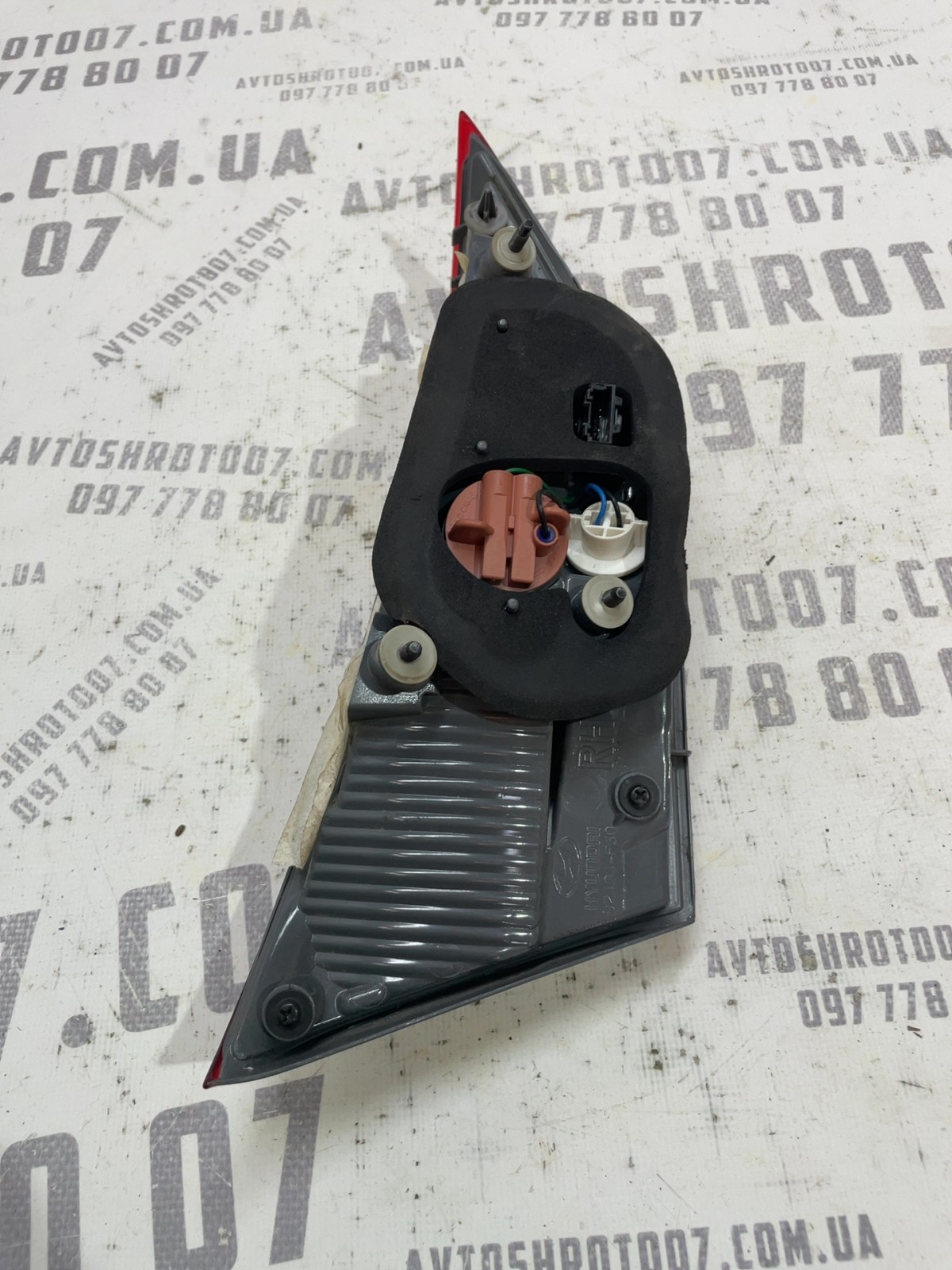 Ліхтар задній правий Hyundai Elantra 6 (15-20) 92404F30