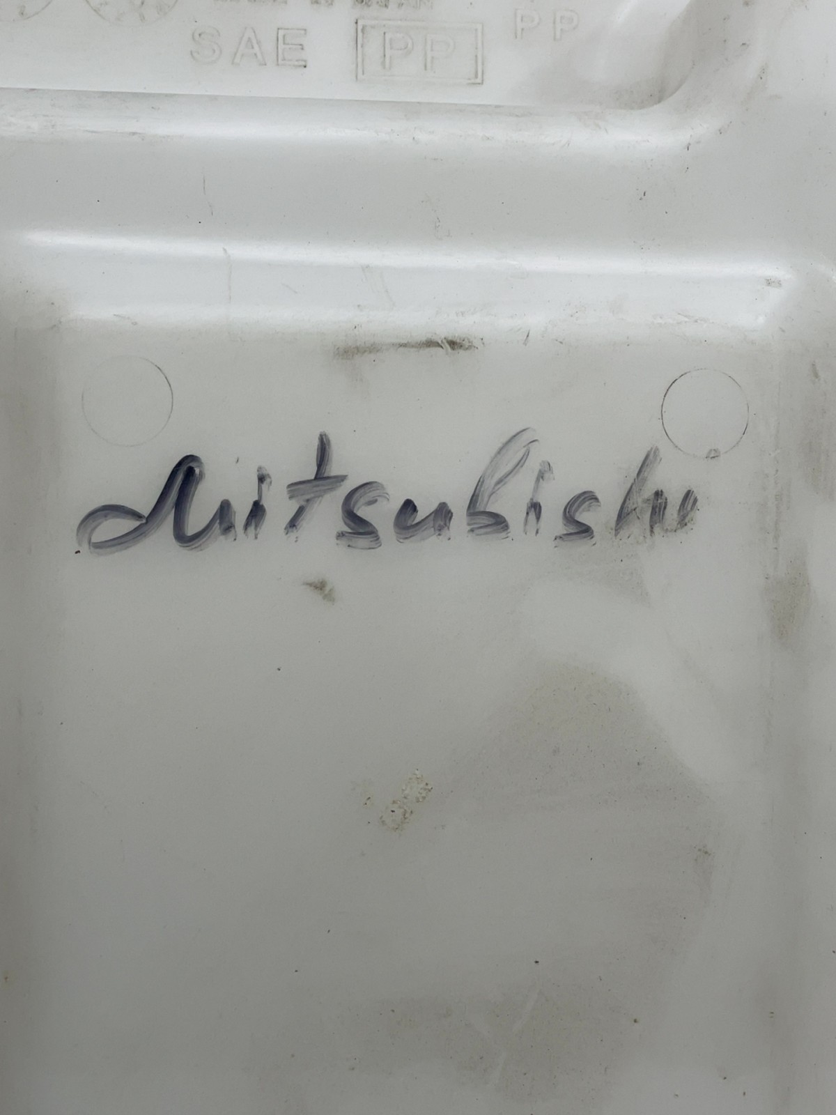 Бачок омивача лобового скла Mitsubishi Outlander 3