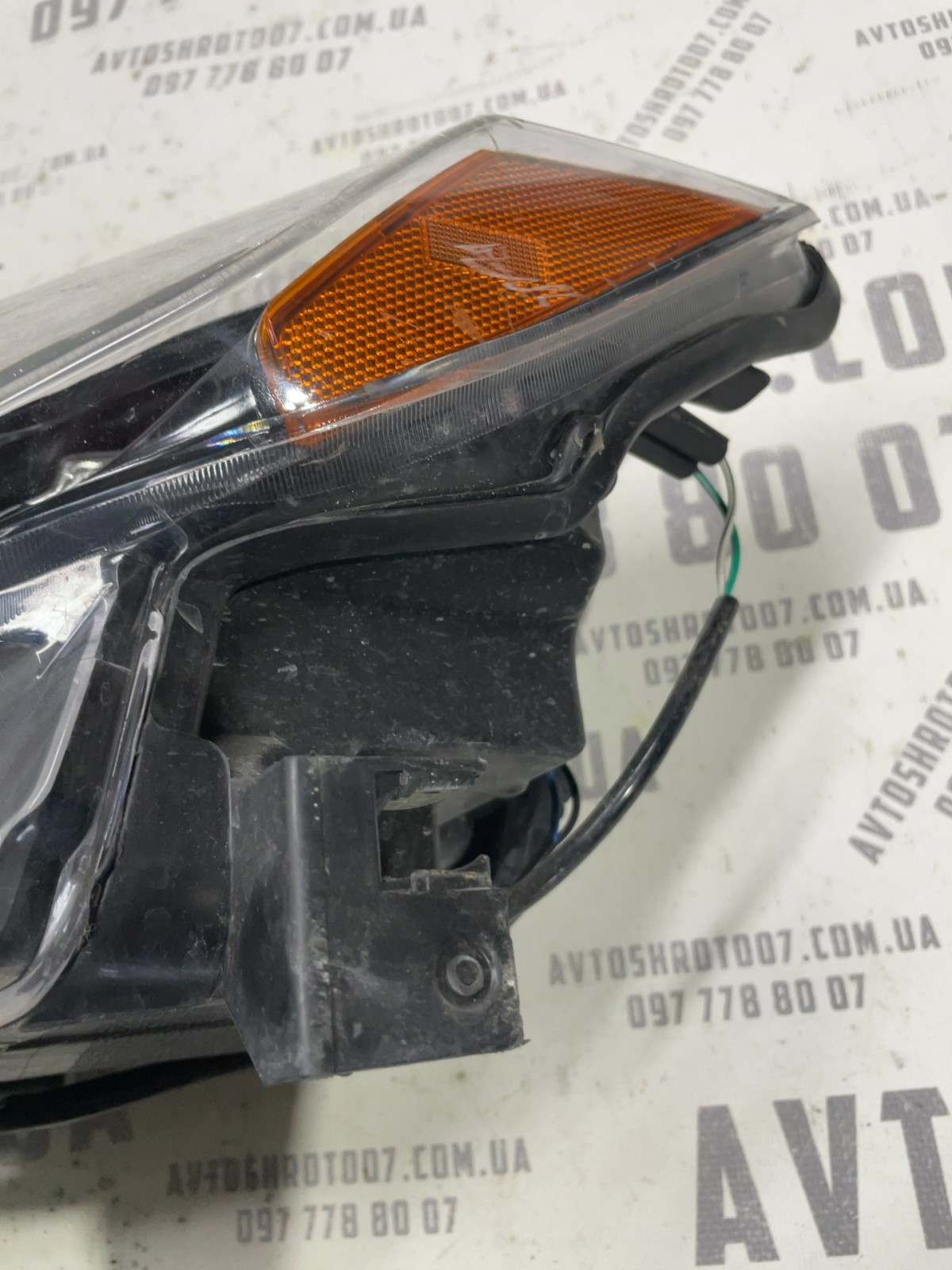 Фара передня ліва Nissan Rogue T32 10018841