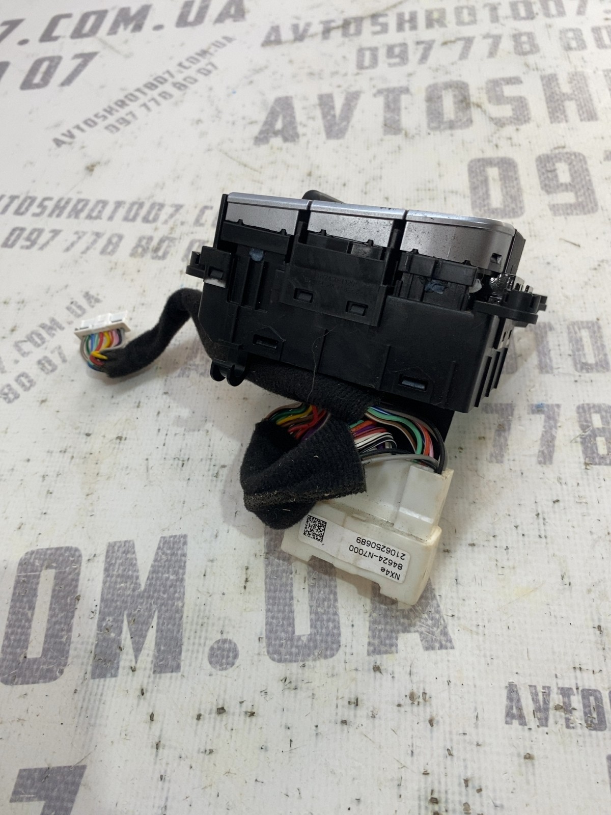 Кнопка ручного тормозу Hyundai Tucson 4 (20-) 93300N7130LS5